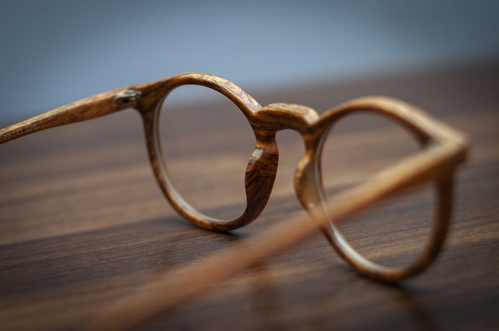 6 conseils pour bien choisir ses lunettes en monture bois