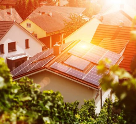 Combien de panneaux solaires acheter pour une maison de 100m2 ?